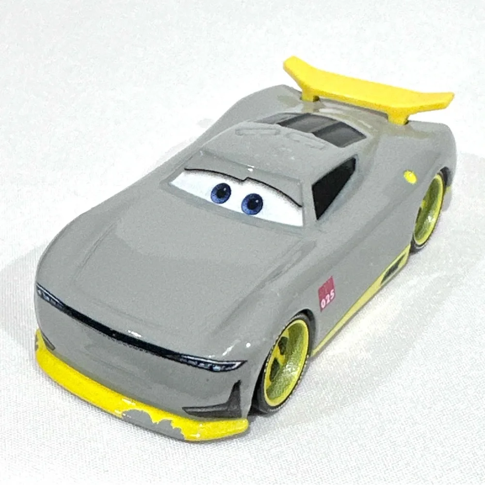 Disney Pixar Cars 3 Trainees Jae #94 & Ernesto #25 Die-cast Mattel
